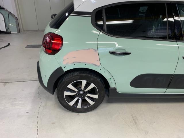 右リヤフェンダー修理　シトロエンＣ３　ご新規様　初来店　大阪市　車検　修理　鈑金　塗装　事故修理　パーツ持込取付　西成区　阿倍野区　住吉区　住之江区　
 
