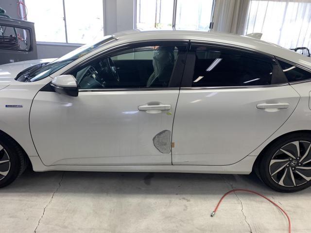 左フロントドア板金　インサイト　６ＡＡ－ＺＥ４　Ｒ１年式　ご新規様　初来店　大阪市　車検　修理　鈑金　塗装　事故修理　パーツ持込取付　西成区　阿倍野区　住吉区　住之江区　