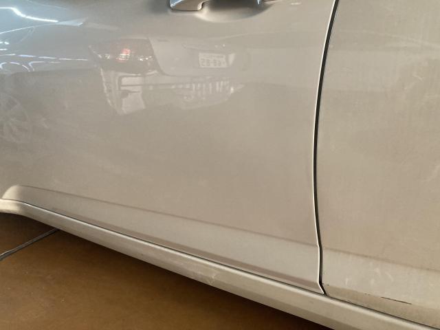 左フロントドア板金　インサイト　６ＡＡ－ＺＥ４　Ｒ１年式　ご新規様　初来店　大阪市　車検　修理　鈑金　塗装　事故修理　パーツ持込取付　西成区　阿倍野区　住吉区　住之江区　