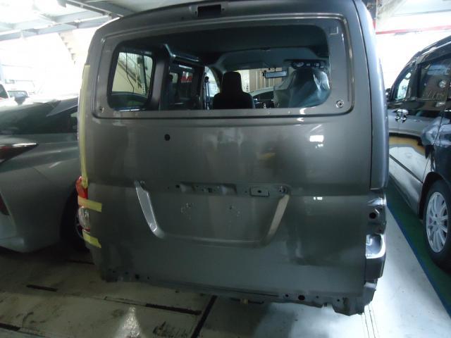 リヤ廻り修理　ＮＶ２００バネット　ＤＢＦ－ＶＭ２０　Ｈ３１年式　ご新規様　初来店　大阪市　車検　修理　鈑金　塗装　事故修理　パーツ持込取付　西成区　阿倍野区　住吉区　住之江区　