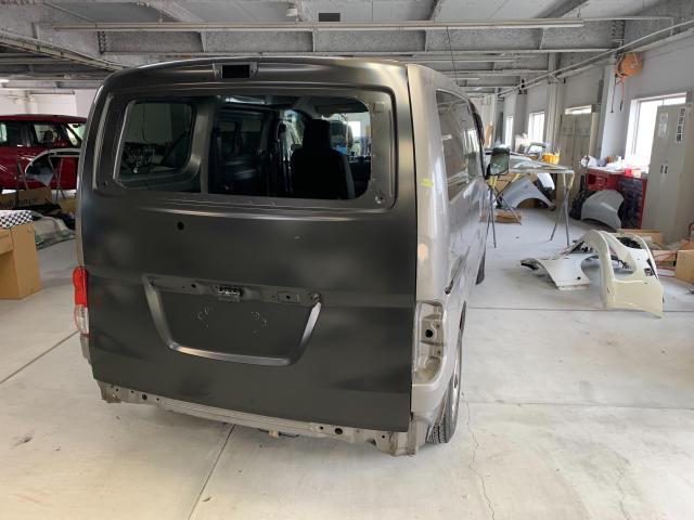 リヤ廻り修理　ＮＶ２００バネット　ＤＢＦ－ＶＭ２０　Ｈ３１年式　ご新規様　初来店　大阪市　車検　修理　鈑金　塗装　事故修理　パーツ持込取付　西成区　阿倍野区　住吉区　住之江区　