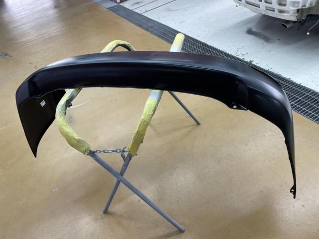 リヤバンパー交換　ハリアー　ＣＢＡ－ＡＣＵ３５Ｗ　Ｈ１９年式　ご新規様　初来店　大阪市　車検　修理　鈑金　塗装　事故修理　パーツ持込取付　西成区　阿倍野区　住吉区　住之江区　