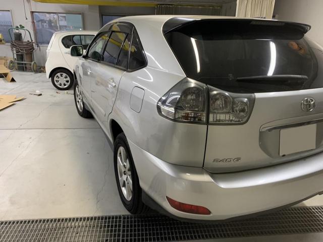 リヤバンパー交換　ハリアー　ＣＢＡ－ＡＣＵ３５Ｗ　Ｈ１９年式　ご新規様　初来店　大阪市　車検　修理　鈑金　塗装　事故修理　パーツ持込取付　西成区　阿倍野区　住吉区　住之江区　