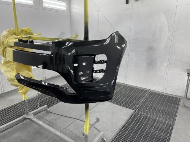 フロントバンパー修理　レンジローバーイヴォーク　ご新規様　初来店　大阪市　車検　修理　鈑金　塗装　事故修理　パーツ持込取付　西成区　阿倍野区　住吉区　住之江区　