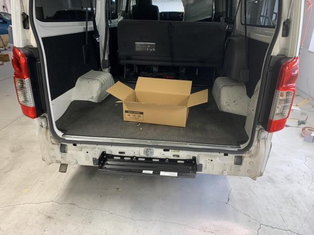 リヤ廻り修理　キャラバン　ＣＢＦ－ＶＲ２Ｅ２６　Ｒ１年式　ご新規様　初来店　大阪市　車検　修理　鈑金　塗装　事故修理　パーツ持込取付　西成区　阿倍野区　住吉区　住之江区　
