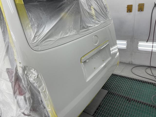 バックドア修理　ハイエース　ＣＢＡ－ＴＲＨ２２４Ｗ　Ｈ３１年式　ご新規様　初来店　大阪市　車検　修理　鈑金　塗装　事故修理　パーツ持込取付　西成区　阿倍野区　住吉区　住之江区