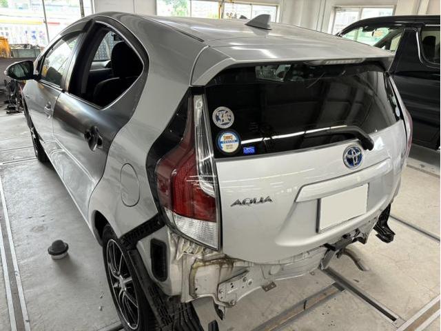 左サイド修理　アクア　ＤＡＡ－ＮＨＰ１０　Ｈ２８年式　ご新規様　初来店　大阪市　車検　修理　鈑金　塗装　事故修理　パーツ持込取付　西成区　阿倍野区　住吉区　住之江区　