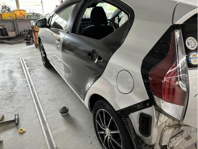 左サイド修理　アクア　ＤＡＡ－ＮＨＰ１０　Ｈ２８年式　ご新規様　初来店　大阪市　車検　修理　鈑金　塗装　事故修理　パーツ持込取付　西成区　阿倍野区　住吉区　住之江区　