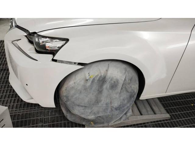 左フロント廻り修理　レクサスＩＳ３００ｈ　ご新規様　初来店　大阪市　車検　修理　鈑金　塗装　事故修理　パーツ持込取付　西成区　阿倍野区　住吉区　住之江区　