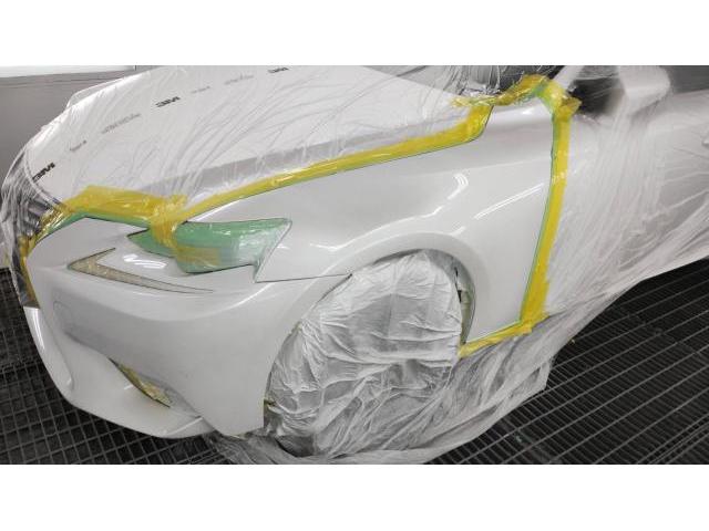 左フロント廻り修理　レクサスＩＳ３００ｈ　ご新規様　初来店　大阪市　車検　修理　鈑金　塗装　事故修理　パーツ持込取付　西成区　阿倍野区　住吉区　住之江区　