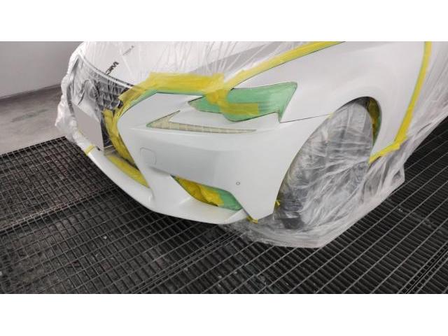 左フロント廻り修理　レクサスＩＳ３００ｈ　ご新規様　初来店　大阪市　車検　修理　鈑金　塗装　事故修理　パーツ持込取付　西成区　阿倍野区　住吉区　住之江区　