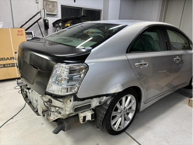 リヤ廻り修理　ＳＡＩ　ＤＡＡ－ＡＺＫ１０　Ｈ２２年式　ご新規様　初来店　大阪市　車検　修理　鈑金　塗装　事故修理　パーツ持込取付　西成区　阿倍野区　住吉区　住之江区　