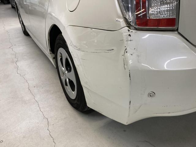 左リヤ廻り修理　プリウス　ＤＡＡ－ＺＶＷ３０　Ｈ２５年式　ご新規様　初来店　大阪市　車検　修理　鈑金　塗装　事故修理　パーツ持込取付　西成区　阿倍野区　住吉区　住之江区　