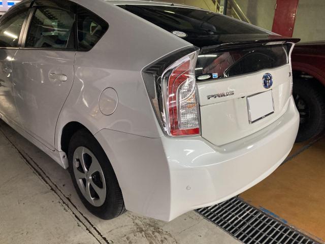 左リヤ廻り修理　プリウス　ＤＡＡ－ＺＶＷ３０　Ｈ２５年式　ご新規様　初来店　大阪市　車検　修理　鈑金　塗装　事故修理　パーツ持込取付　西成区　阿倍野区　住吉区　住之江区　