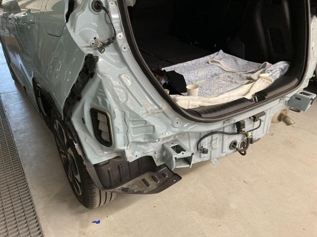 リヤ廻り修理　フィットＥ：ＨＥＶ　６ＡＡ－ＧＲ６　Ｒ４年式　ご新規様　初来店　大阪市　車検　修理　鈑金　塗装　事故修理　パーツ持込取付　西成区　阿倍野区　住吉区　住之江区　