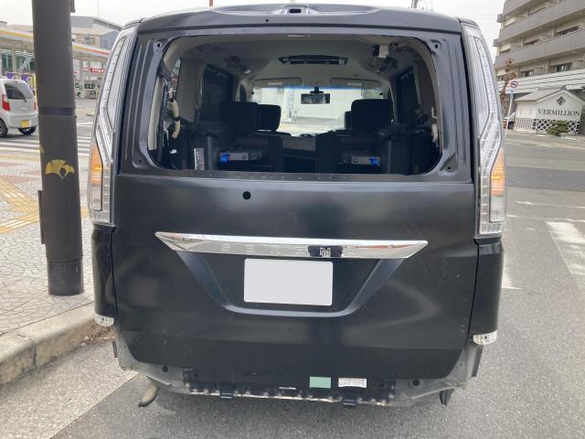 リヤ廻り修理　セレナ　ＤＡＡ－ＨＦＣ２６　Ｈ２５年式　ご新規様　初来店　大阪市　車検　修理　鈑金　塗装　事故修理　パーツ持込取付　西成区　阿倍野区　住吉区　住之江区　