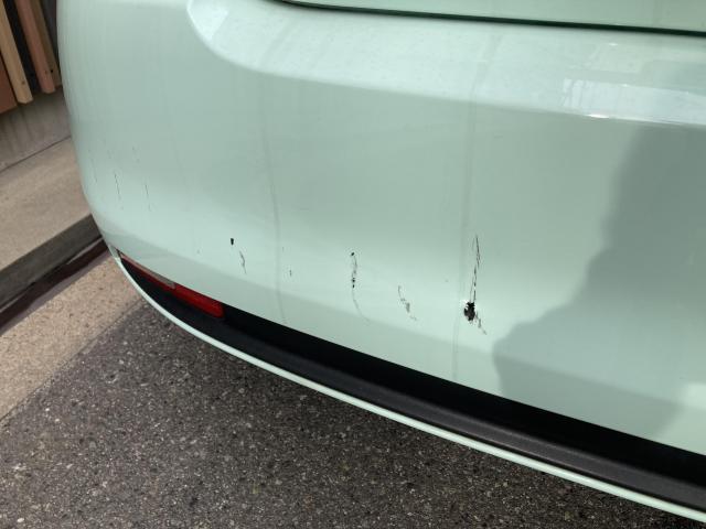 リヤバンパー修理　フィアット５００　Ｒ３年式　ご新規様　初来店　大阪市　車検　修理　鈑金　塗装　事故修理　パーツ持込取付　西成区　阿倍野区　住吉区　住之江区　