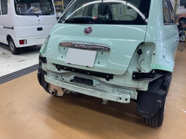 リヤバンパー修理　フィアット５００　Ｒ３年式　ご新規様　初来店　大阪市　車検　修理　鈑金　塗装　事故修理　パーツ持込取付　西成区　阿倍野区　住吉区　住之江区　