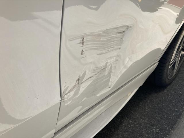 左リヤドア交換　ベンツＣ１８０　５ＡＡ－２０６０４１Ｃ　Ｒ５年式　ご新規様　初来店　大阪市　車検　修理　鈑金　塗装　事故修理　パーツ持込取付　西成区　阿倍野区　住吉区　住之江区　