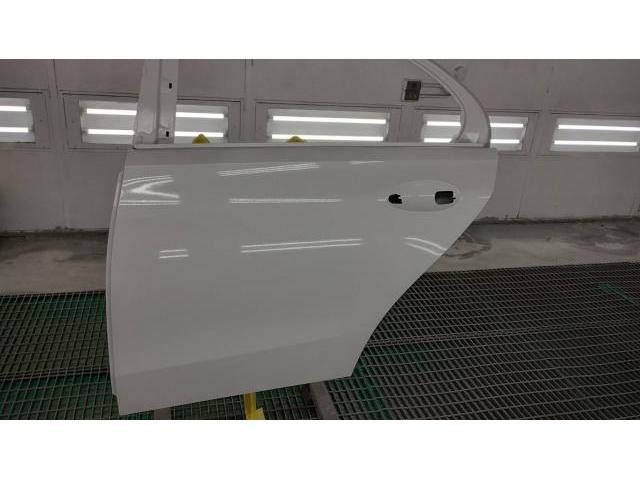 左リヤドア交換　ベンツＣ１８０　５ＡＡ－２０６０４１Ｃ　Ｒ５年式　ご新規様　初来店　大阪市　車検　修理　鈑金　塗装　事故修理　パーツ持込取付　西成区　阿倍野区　住吉区　住之江区　