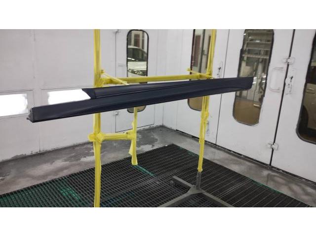 左リヤドア交換　ベンツＣ１８０　５ＡＡ－２０６０４１Ｃ　Ｒ５年式　ご新規様　初来店　大阪市　車検　修理　鈑金　塗装　事故修理　パーツ持込取付　西成区　阿倍野区　住吉区　住之江区　