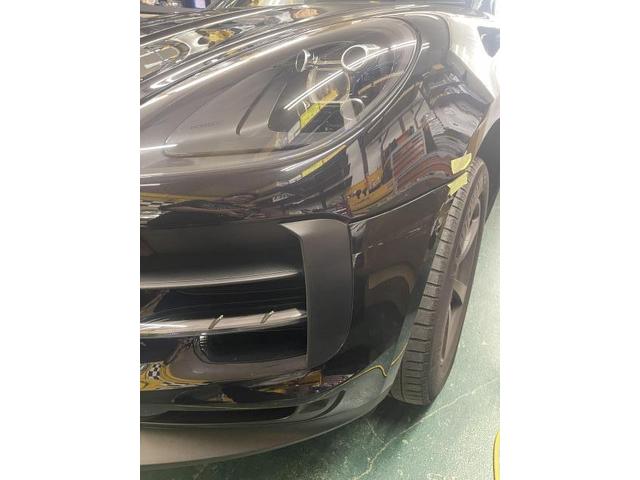 ポルシャ　マカン　板金塗装　板金・外装補修　フロントバンパー現物修理　輸入車修理　純正部品取り寄せ可能
