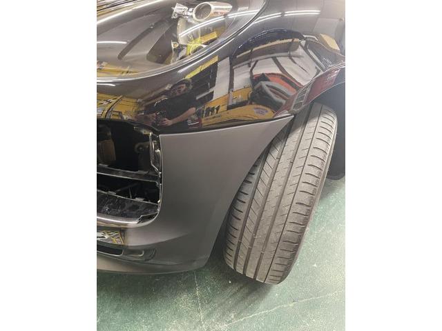 ポルシャ　マカン　板金塗装　板金・外装補修　フロントバンパー現物修理　輸入車修理　純正部品取り寄せ可能
