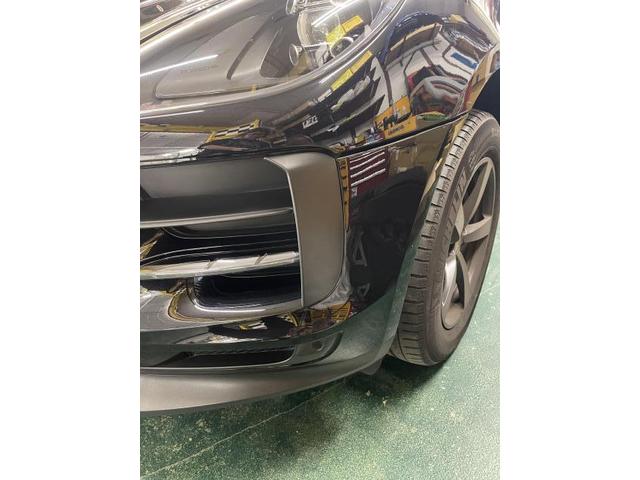 ポルシャ　マカン　板金塗装　板金・外装補修　フロントバンパー現物修理　輸入車修理　純正部品取り寄せ可能
