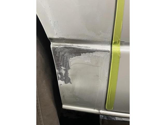 トヨタ　ハイエースバン　板金塗装　キズ・へこみ直し　200系　6型　右クオーター　スライドドア　モデリスタステップ　修理