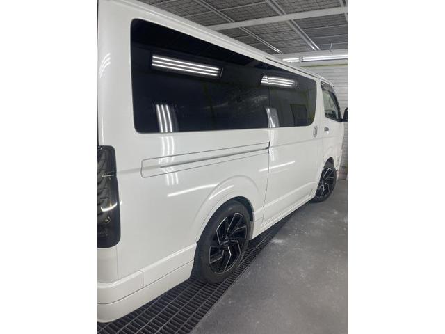 トヨタ　ハイエースバン　板金塗装　キズ・へこみ直し　200系　6型　右クオーター　スライドドア　モデリスタステップ　修理