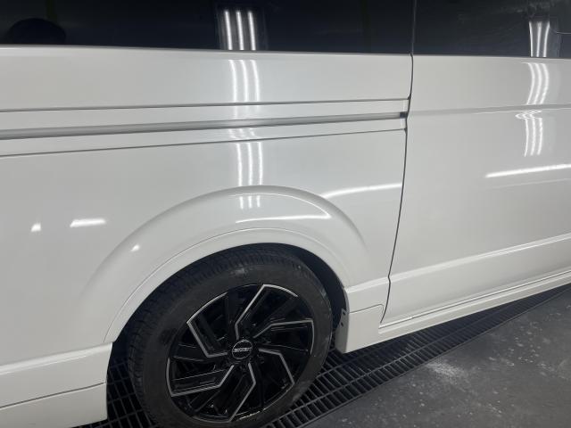 トヨタ　ハイエースバン　板金塗装　キズ・へこみ直し　200系　6型　右クオーター　スライドドア　モデリスタステップ　修理