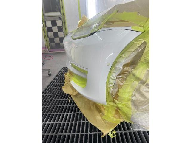 テスラ　モデル３　フロントバンパー修理　現物修理