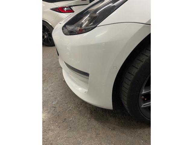 テスラ　モデル３　フロントバンパー修理　現物修理