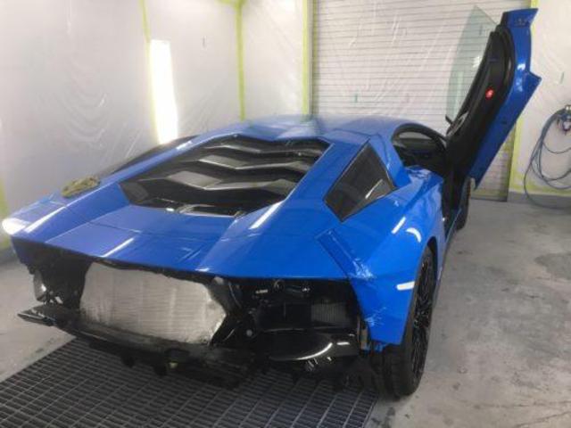 【ランボルギーニ　アヴェンタドール】塗装