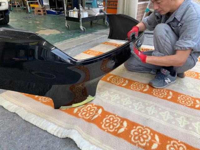 【アウディ　Ａ４】キズ・へこみ直し