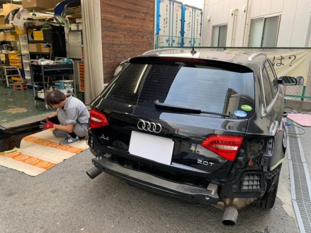 【アウディ　Ａ４】キズ・へこみ直し