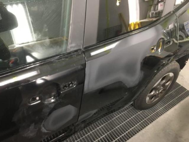 【クライスラー・ジープ ジープ・レネゲード】塗装