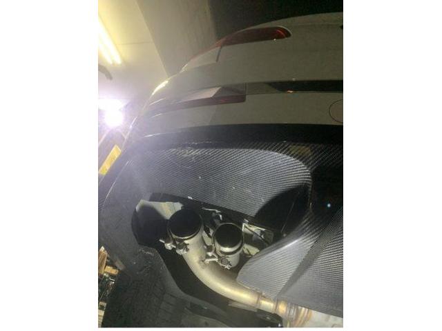 【ベントレー ベンテイガ】キズ・へこみ直し