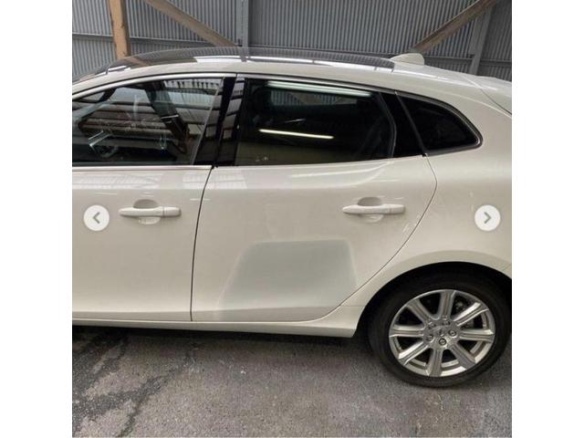 【ボルボ　V40】キズ・へこみ直し