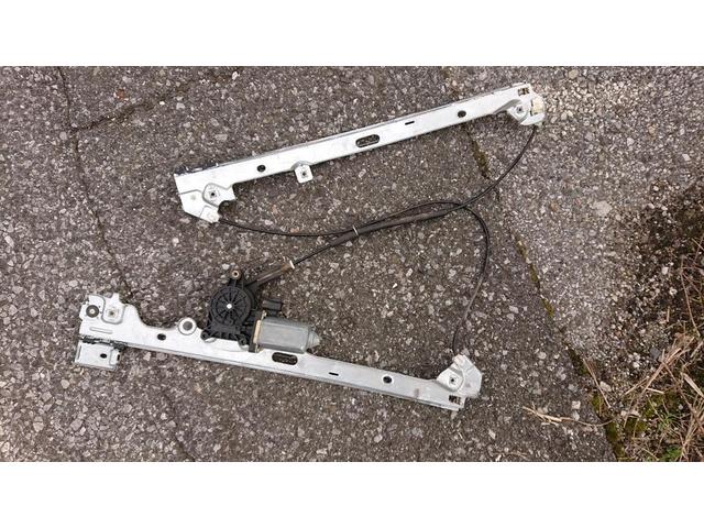 シボレー　サバーバン　ドアガラスパワーウィンドレギュレター交換