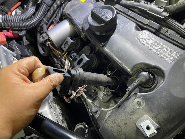 ５シリーズ　F10 　プラグ・コイル交換　タイヤ交換・車検・整備・修理・メンテナンス・タイヤ交換・持込パーツ取付　大歓迎　南丹市　亀岡市　西京区　京都府