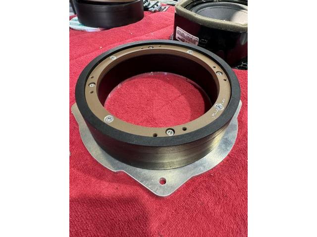 キャデラック　キャデラックドゥビル　カスタム　オーディオ　ワンオフ　スピーカー　FOCAL　京都府　京都市　輸入車　外車　修理　車検　メンテナンス　カスタム