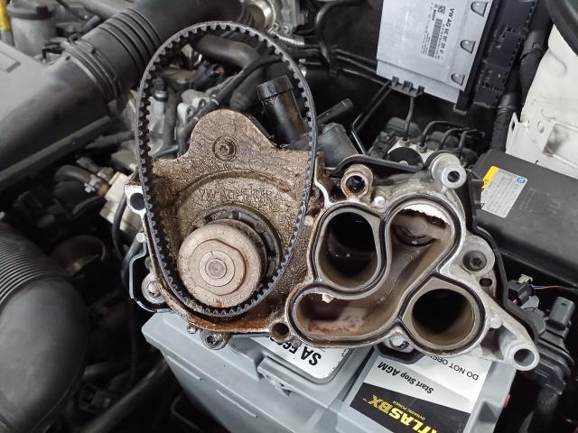 フォルクスワーゲン　ポロ　エンジン関連修理・整備　バッテリーハーネス　センサー　ウォーターポンプ　冷却水漏れ　京都府　京都市　輸入車　外車　修理　車検　メンテナンス　カスタム　タイヤ交換　オイル交換