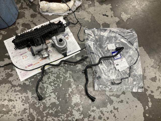 ボルボ　Ｖ７０　エンジン関連修理・整備　クーラント漏れ　冷却水漏れ　オーバーヒート　京都府　京都市　輸入車　外車　修理　車検　メンテナンス　カスタム　タイヤ交換　オイル交換　宇治市　長岡京市　亀岡市　大津市　草津市　守山市　栗東市　茨木市　