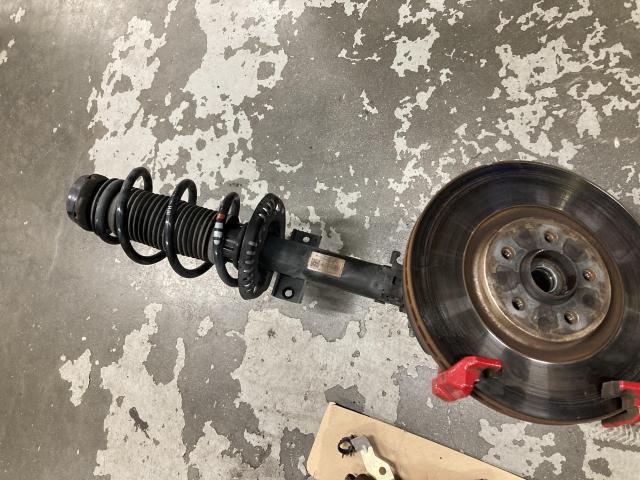 アウディ　Ｓ１　カスタム　ダウンサス　スペーサー　ローダウン　京都府　京都市　輸入車　外車　修理　車検　メンテナンス　カスタム　タイヤ交換　宇治市　長岡京市　亀岡市　大津市　草津市　守山市　栗東市　茨木市　高槻市　奈良市