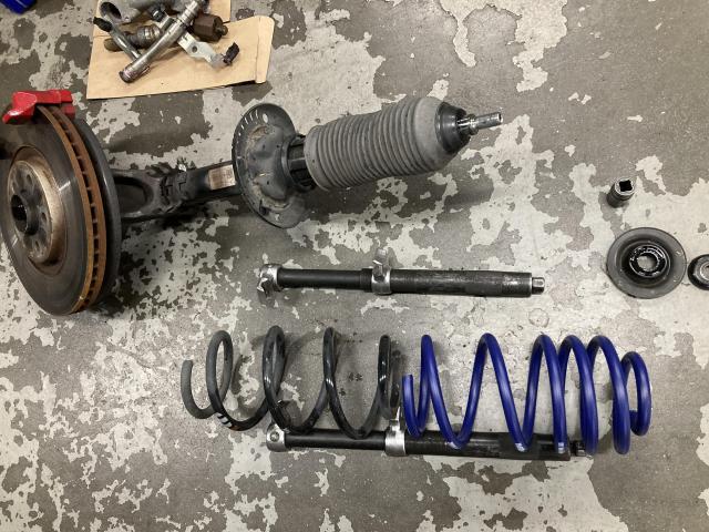 アウディ　Ｓ１　カスタム　ダウンサス　スペーサー　ローダウン　京都府　京都市　輸入車　外車　修理　車検　メンテナンス　カスタム　タイヤ交換　宇治市　長岡京市　亀岡市　大津市　草津市　守山市　栗東市　茨木市　高槻市　奈良市