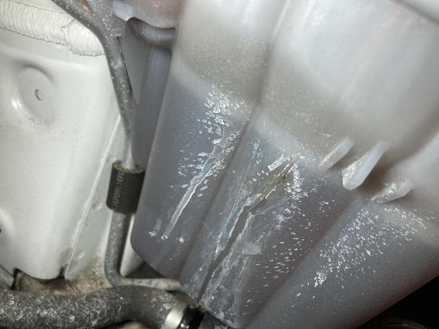 ポルシェ マカン エンジン関連修理・整備 冷却水漏れ クーラント漏れ 京都府 京都市 輸入車 外車 修理 車検 メンテナンス カスタム タイヤ交換 宇治市 長岡京市 亀岡市 大津市 草津市 守山市 栗東市 茨木市 高槻市 奈良市