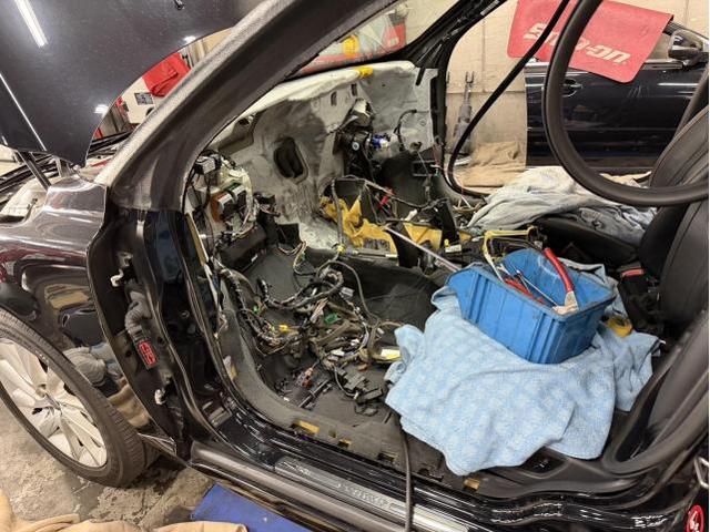 ボルボ　Ｖ７０　エンジン関連修理・整備　京都府　京都市　輸入車　外車　修理　車検　メンテナンス　カスタム　タイヤ交換　宇治市　長岡京市　亀岡市　大津市　草津市　守山市　栗東市　茨木市　高槻市　奈良市