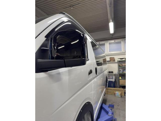 トヨタ　ハイエースバン　カスタム　ブラッククローム ブラックアウト 京都府　京都市　輸入車　外車　修理　車検　メンテナンス　カスタム　タイヤ交換　宇治市　長岡京市　亀岡市　大津市　草津市　守山市　栗東市　茨木市　高槻市　奈良市