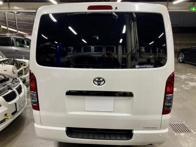トヨタ　ハイエースバン　カスタム　ブラッククローム ブラックアウト 京都府　京都市　輸入車　外車　修理　車検　メンテナンス　カスタム　タイヤ交換　宇治市　長岡京市　亀岡市　大津市　草津市　守山市　栗東市　茨木市　高槻市　奈良市